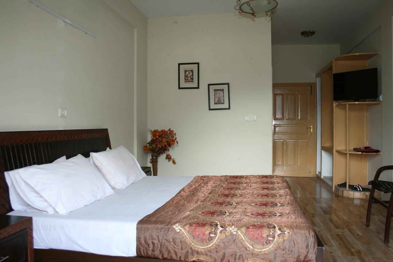 Pine Top Hotels ناران المظهر الخارجي الصورة