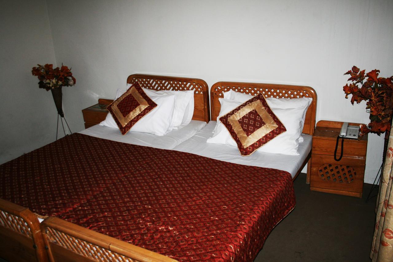 Pine Top Hotels ناران المظهر الخارجي الصورة