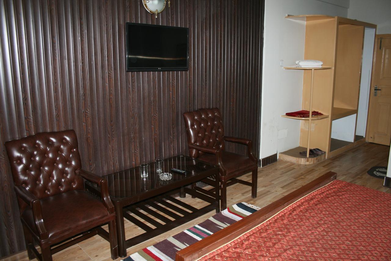 Pine Top Hotels ناران المظهر الخارجي الصورة