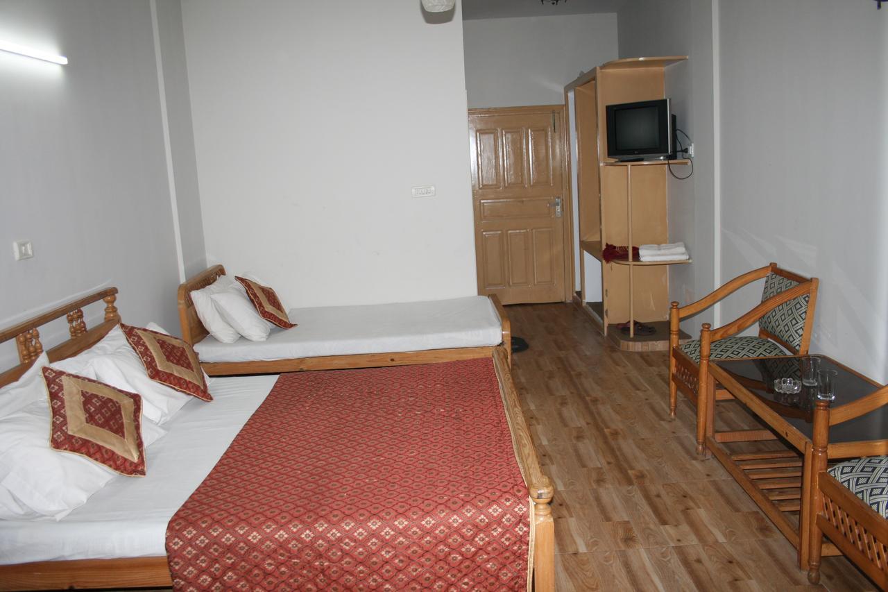 Pine Top Hotels ناران المظهر الخارجي الصورة