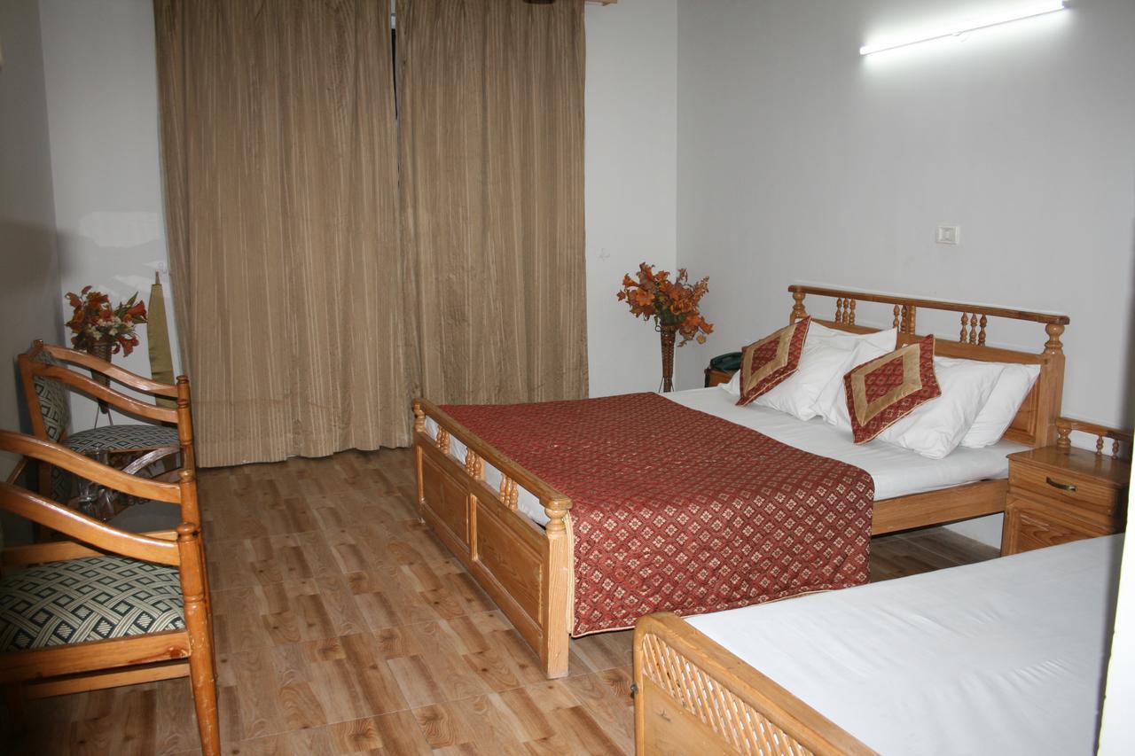 Pine Top Hotels ناران المظهر الخارجي الصورة