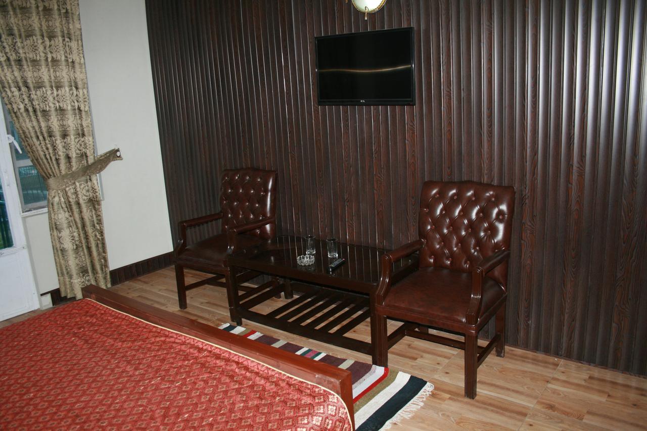 Pine Top Hotels ناران المظهر الخارجي الصورة