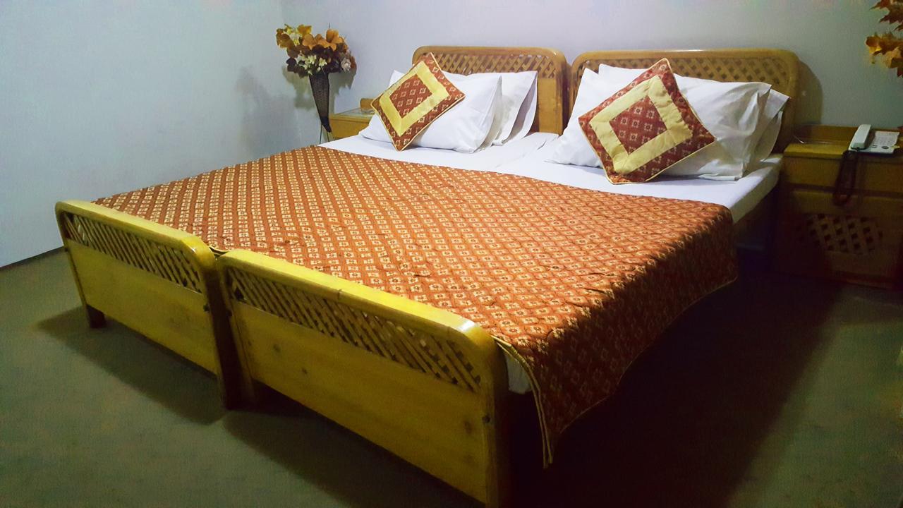 Pine Top Hotels ناران المظهر الخارجي الصورة
