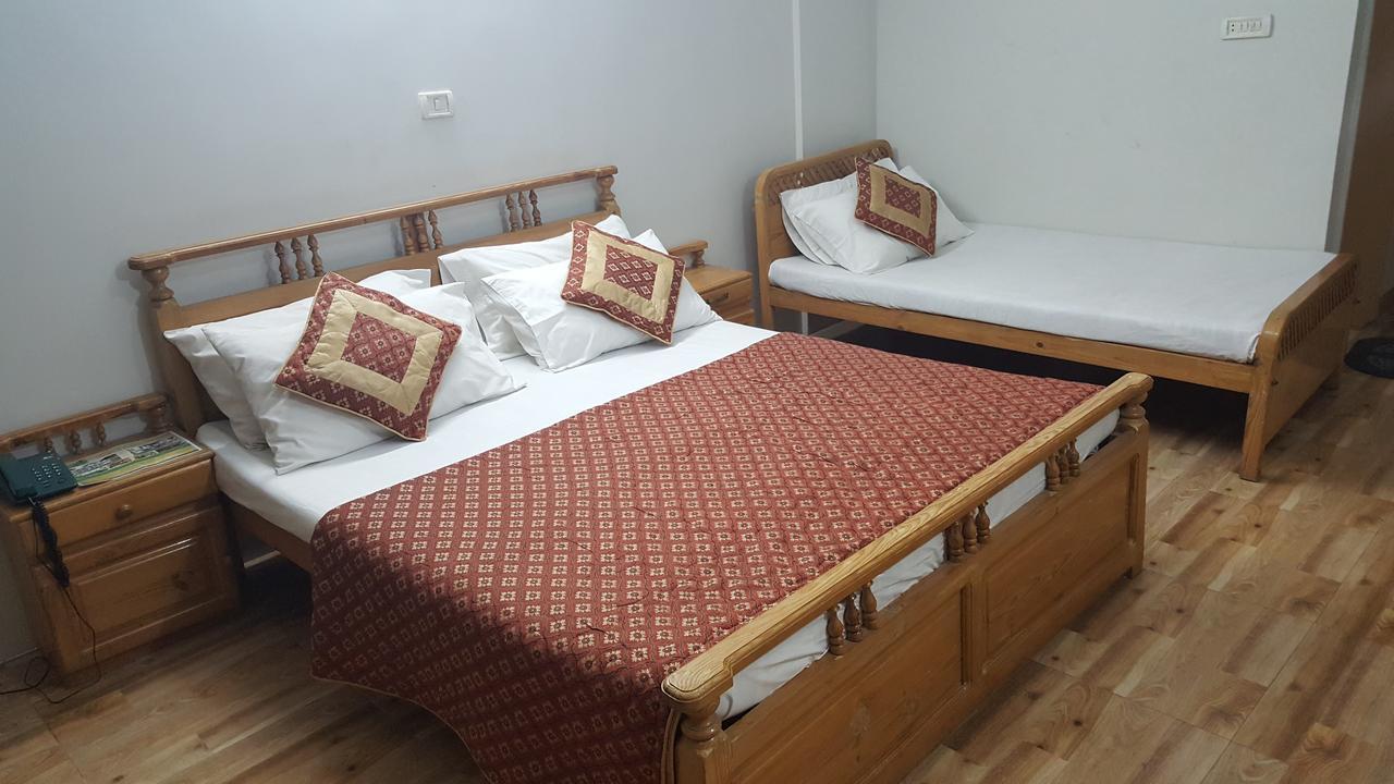 Pine Top Hotels ناران المظهر الخارجي الصورة