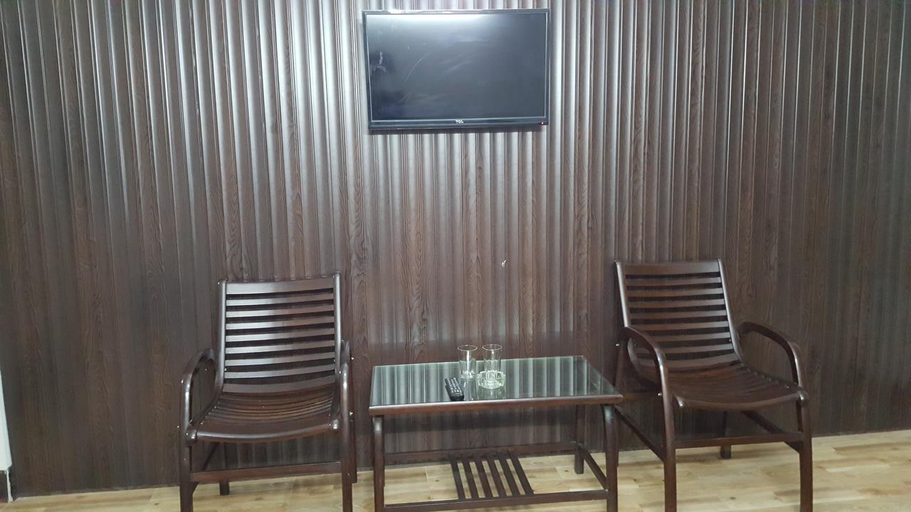 Pine Top Hotels ناران المظهر الخارجي الصورة