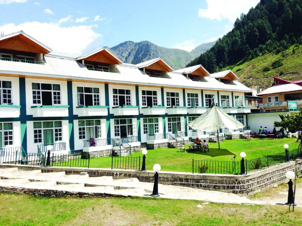Pine Top Hotels ناران المظهر الخارجي الصورة