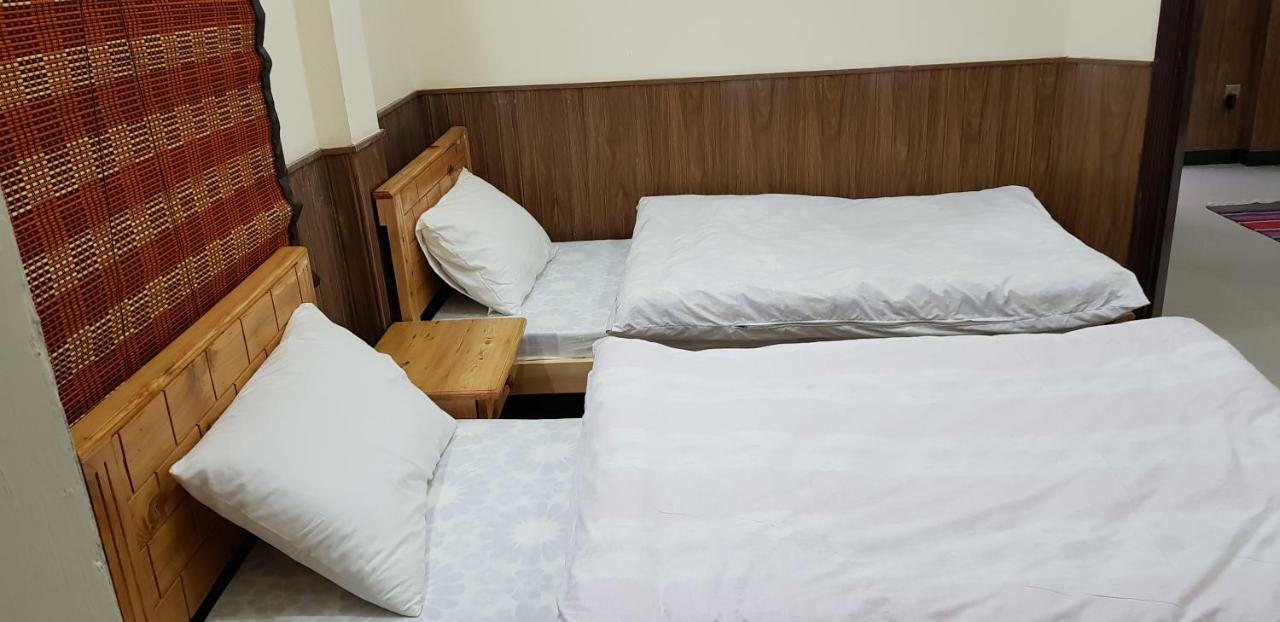 Pine Top Hotels ناران المظهر الخارجي الصورة