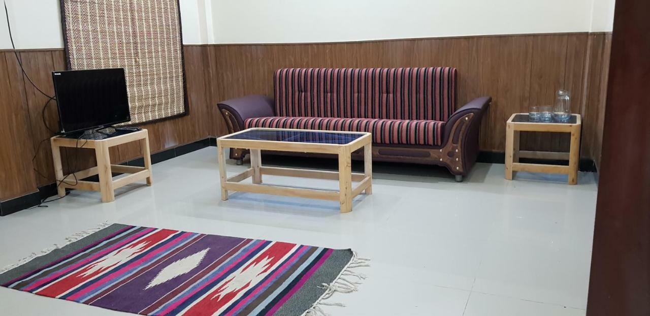 Pine Top Hotels ناران المظهر الخارجي الصورة