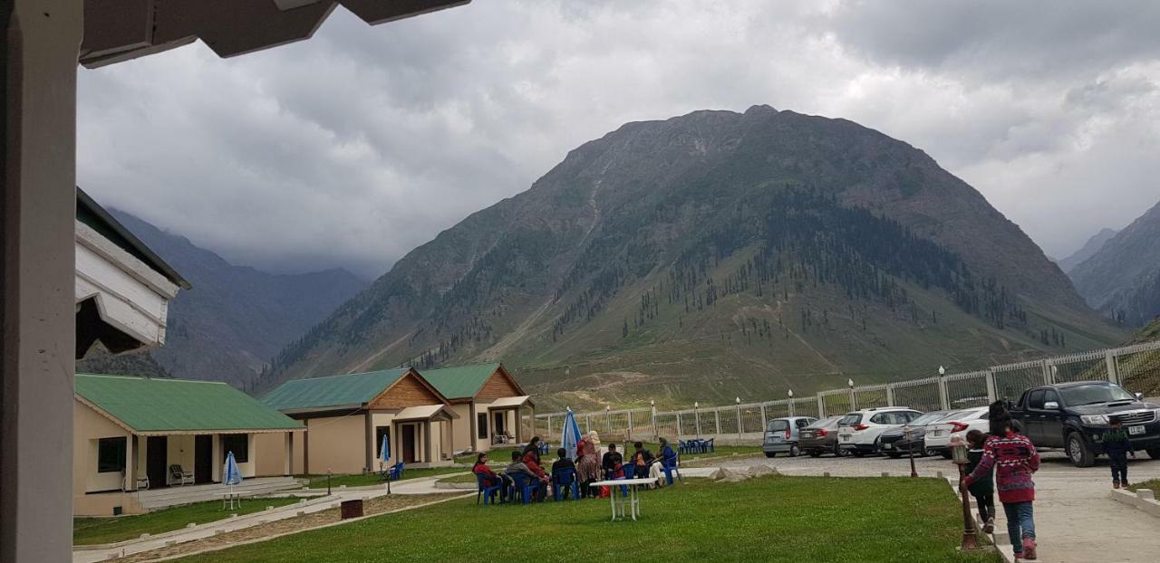 Pine Top Hotels ناران المظهر الخارجي الصورة