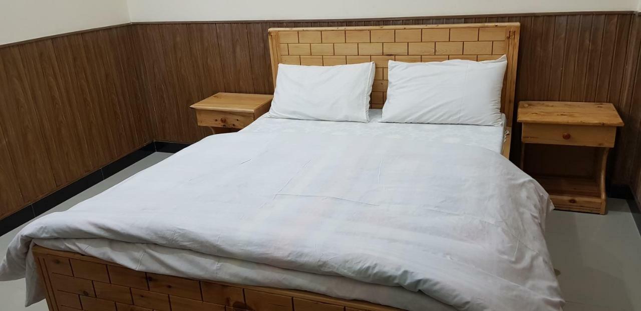 Pine Top Hotels ناران المظهر الخارجي الصورة