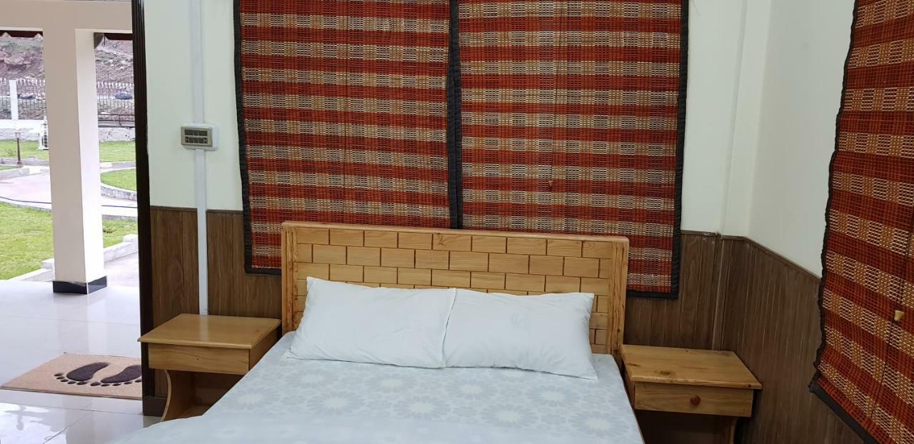 Pine Top Hotels ناران المظهر الخارجي الصورة